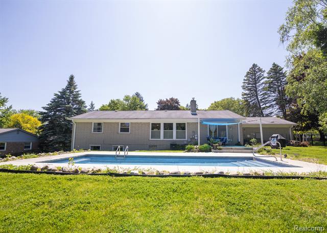 Builiding view forty nine for 724 Sandstone, Rochester, MI. 48309