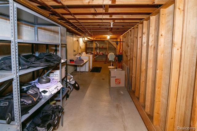 Builiding view thirty eight for 724 Sandstone, Rochester, MI. 48309