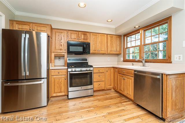 Builiding view fifteen for 1377 Barneswood, Rochester, MI. 48306