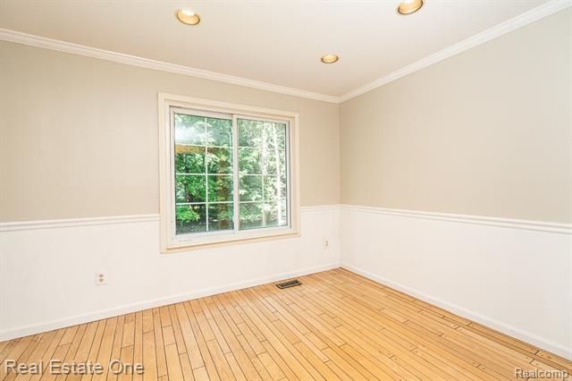 Builiding view fourteen for 1377 Barneswood, Rochester, MI. 48306