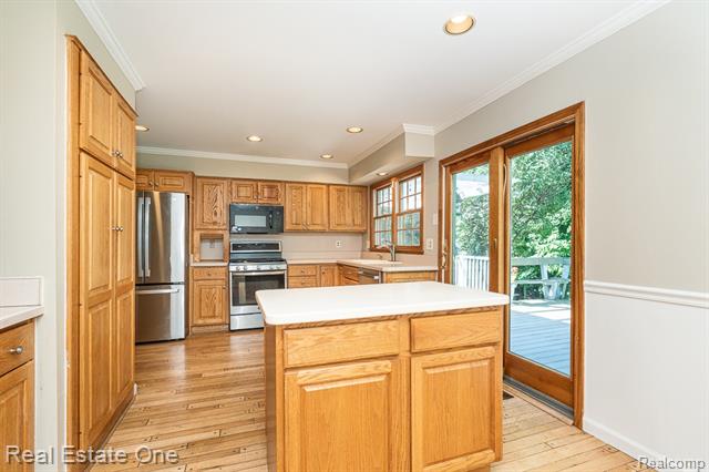 Builiding view seventeen for 1377 Barneswood, Rochester, MI. 48306