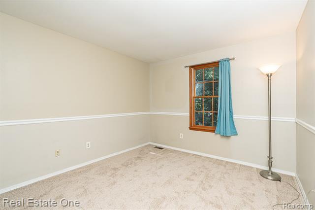Builiding view thirty five for 1377 Barneswood, Rochester, MI. 48306