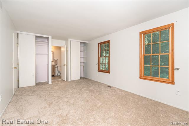 Builiding view thirty four for 1377 Barneswood, Rochester, MI. 48306