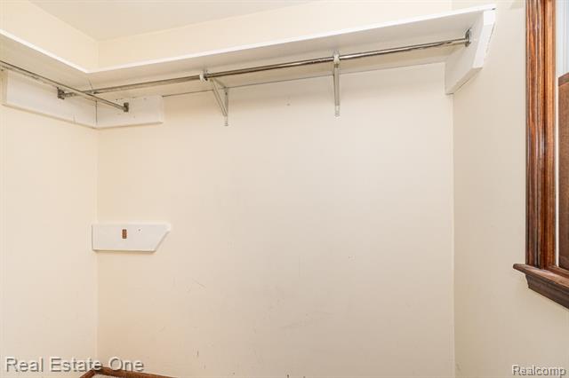 Builiding view thirty one for 1377 Barneswood, Rochester, MI. 48306