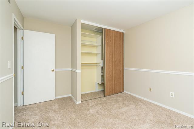 Builiding view thirty six for 1377 Barneswood, Rochester, MI. 48306