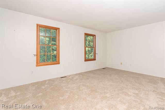 Builiding view thirty three for 1377 Barneswood, Rochester, MI. 48306