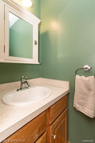 Builiding view twenty two for 1377 Barneswood, Rochester, MI. 48306