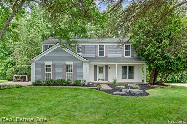 front view for 1377 Barneswood Ln, Rochester, Mi. 48306
