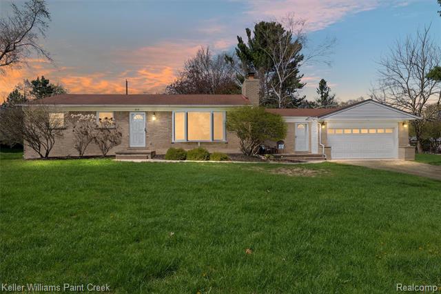 front view for 310 Elmhill Rd, Rochester, Mi. 48306