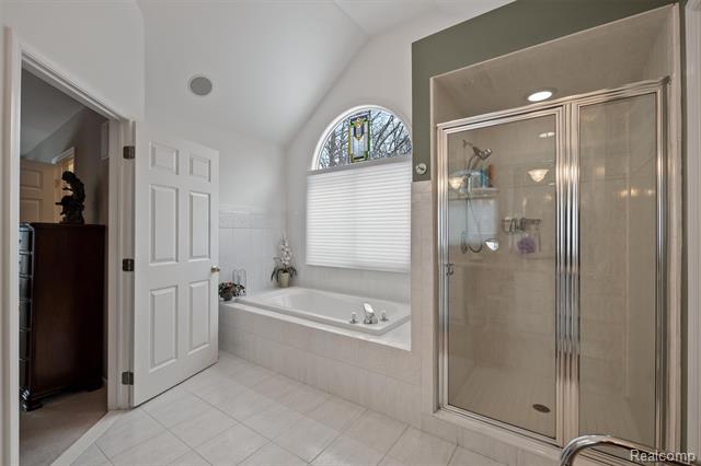 Builiding view nineteen for 3422 Paramount, Auburn Hills, MI. 48326