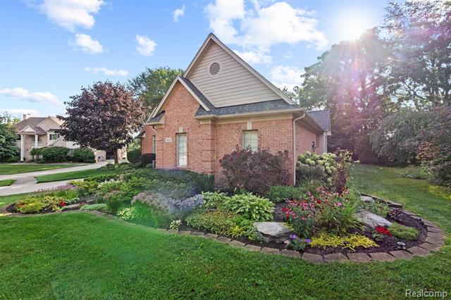 Builiding view one for 3422 Paramount, Auburn Hills, MI. 48326