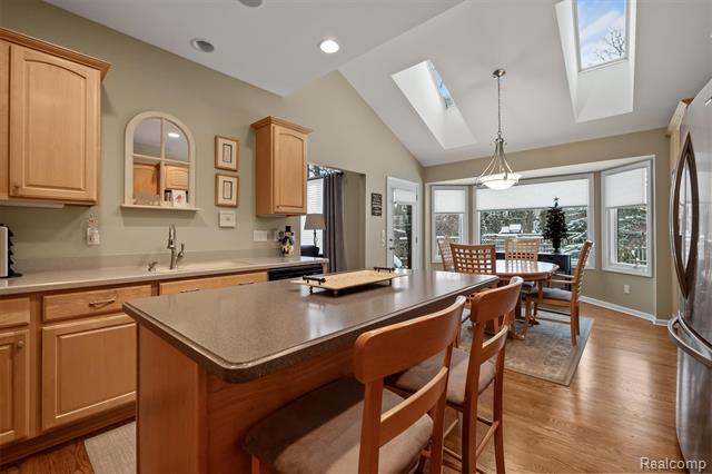 Builiding view seven for 3422 Paramount, Auburn Hills, MI. 48326