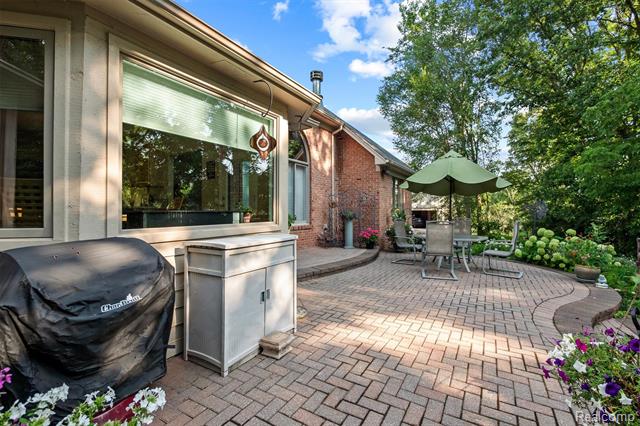 Builiding view thirty one for 3422 Paramount, Auburn Hills, MI. 48326