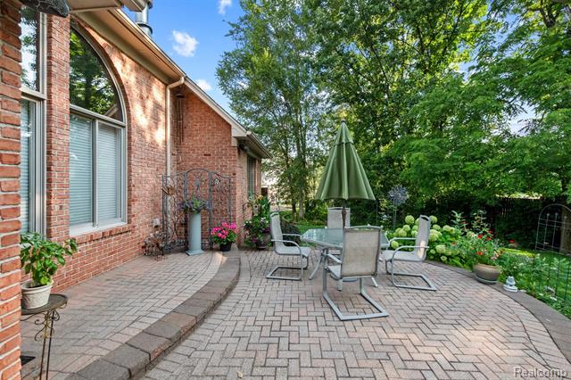 Builiding view thirty two for 3422 Paramount, Auburn Hills, MI. 48326