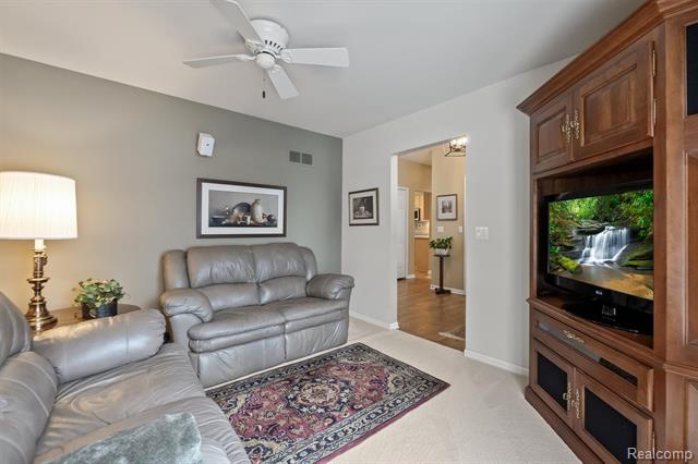 Builiding view twelve for 3422 Paramount, Auburn Hills, MI. 48326