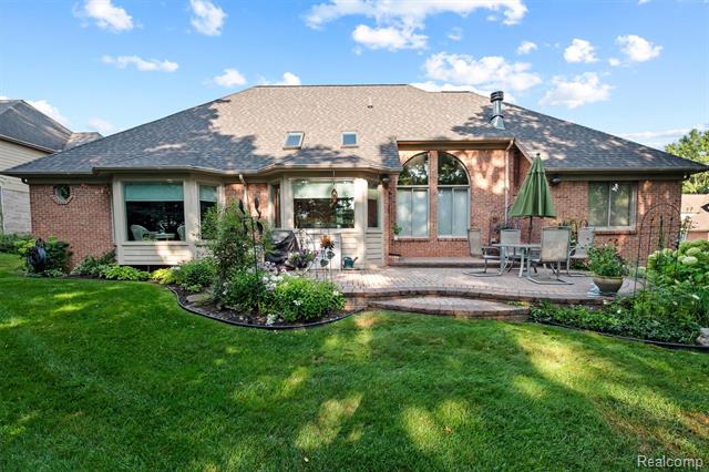 Builiding view twenty eight for 3422 Paramount, Auburn Hills, MI. 48326