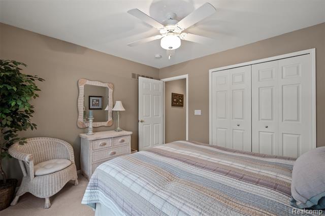 Builiding view twenty one for 3422 Paramount, Auburn Hills, MI. 48326