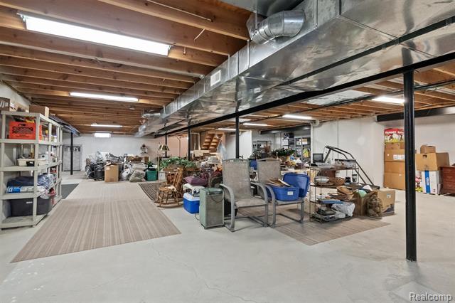 Builiding view twenty seven for 3422 Paramount, Auburn Hills, MI. 48326