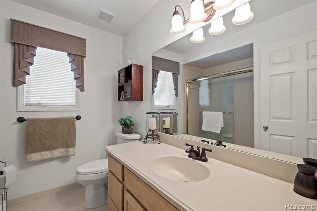 Builiding view twenty two for 3422 Paramount, Auburn Hills, MI. 48326