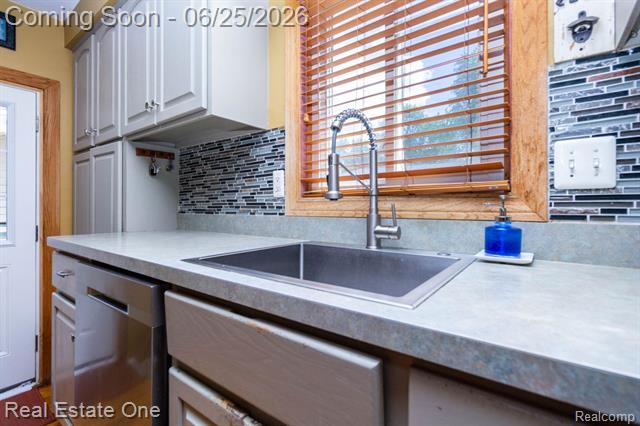 Builiding view eleven for 220 Winry, Rochester, MI. 48307