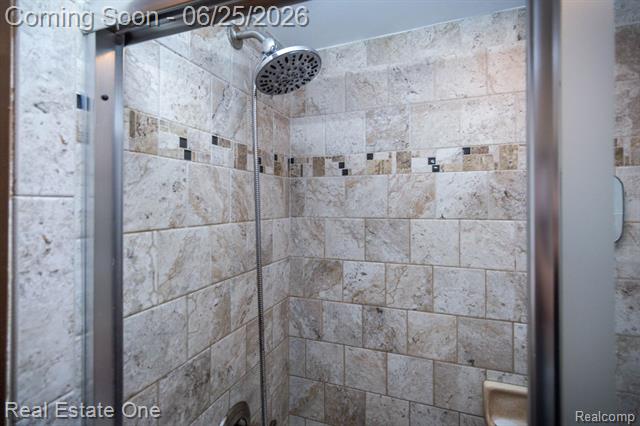 Builiding view seventeen for 220 Winry, Rochester, MI. 48307