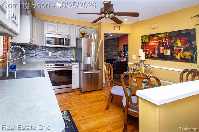 Builiding view ten for 220 Winry, Rochester, MI. 48307