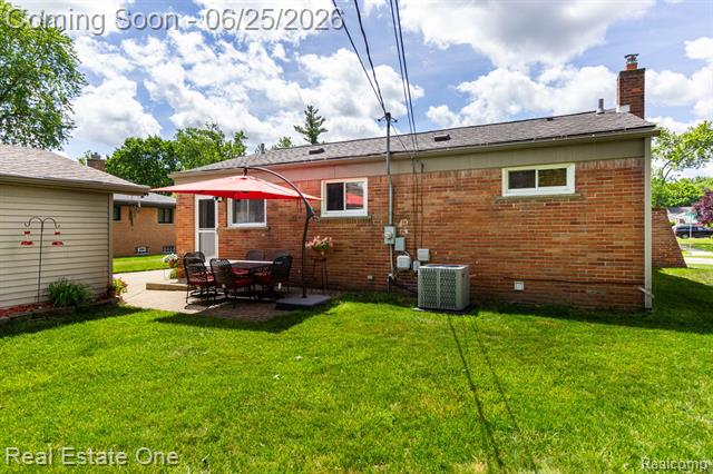 Builiding view twenty eight for 220 Winry, Rochester, MI. 48307