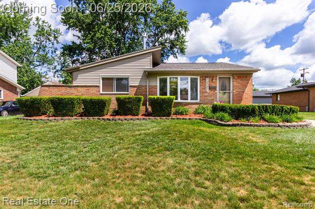front view for 220 Winry Dr, Rochester, Mi. 48307