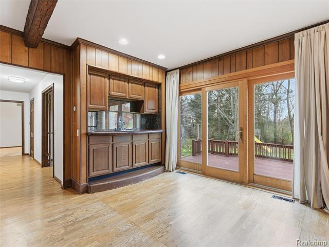 Builiding view fourteen for 1135 Hickory Hill, Rochester, MI. 48309