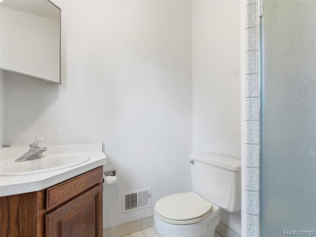 Builiding view nineteen for 1135 Hickory Hill, Rochester, MI. 48309