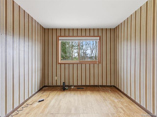 Builiding view seventeen for 1135 Hickory Hill, Rochester, MI. 48309