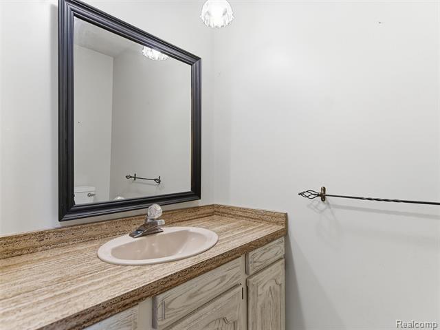 Builiding view sixteen for 1135 Hickory Hill, Rochester, MI. 48309