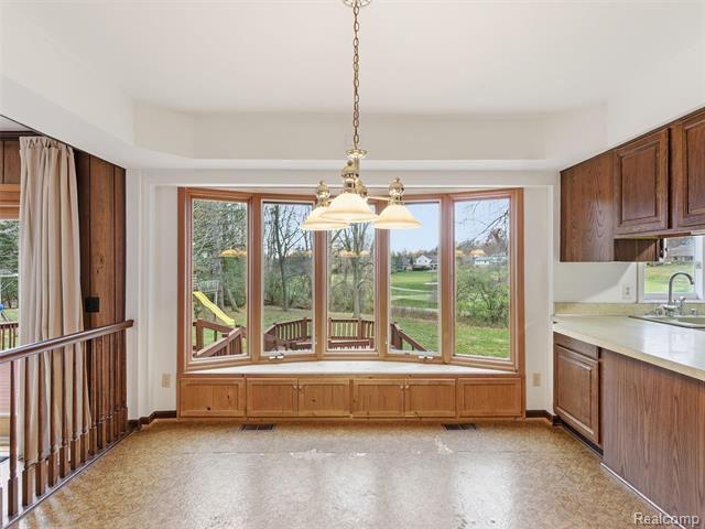 Builiding view ten for 1135 Hickory Hill, Rochester, MI. 48309