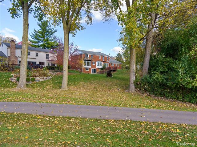 Builiding view thirty eight for 1135 Hickory Hill, Rochester, MI. 48309