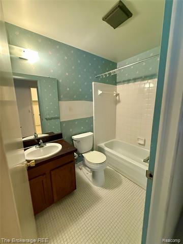 Builiding view seventeen for 1295 W Fairview, Rochester, MI. 48306