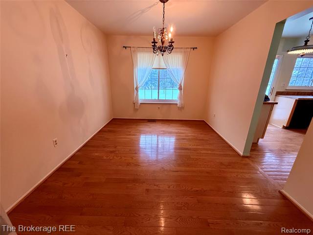 Builiding view six for 1295 W Fairview, Rochester, MI. 48306