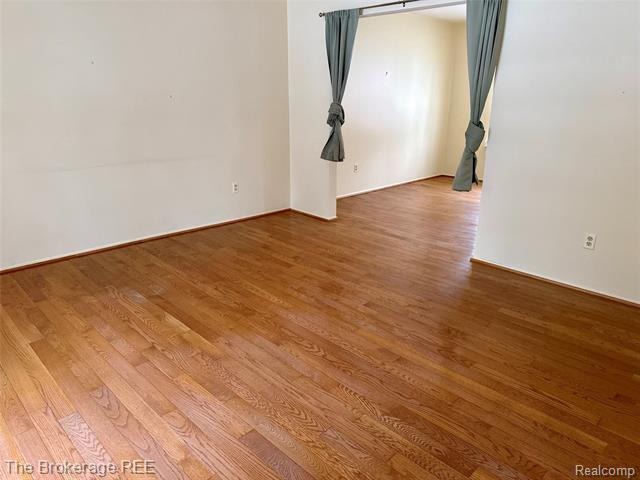 Builiding view three for 1295 W Fairview, Rochester, MI. 48306