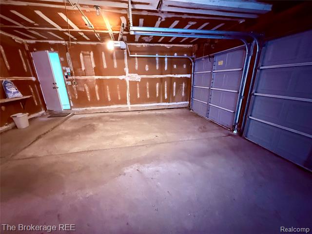 Builiding view twelve for 1295 W Fairview, Rochester, MI. 48306