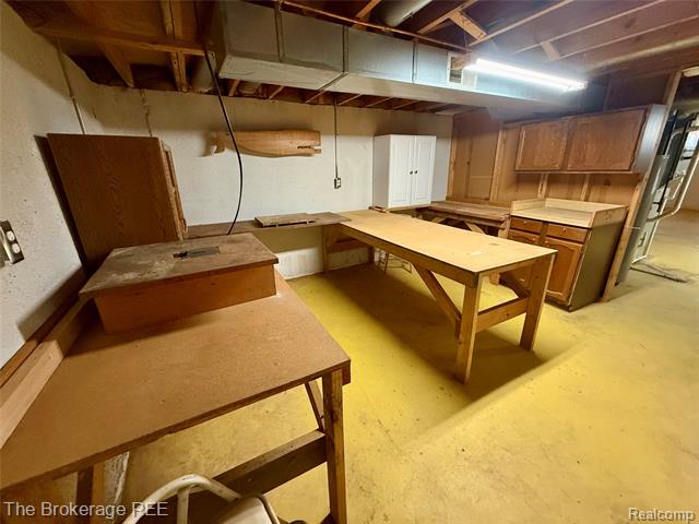 Builiding view twenty eight for 1295 W Fairview, Rochester, MI. 48306