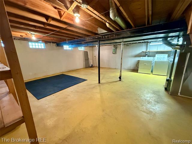 Builiding view twenty four for 1295 W Fairview, Rochester, MI. 48306