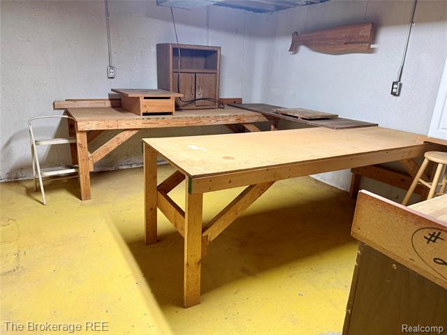 Builiding view twenty seven for 1295 W Fairview, Rochester, MI. 48306