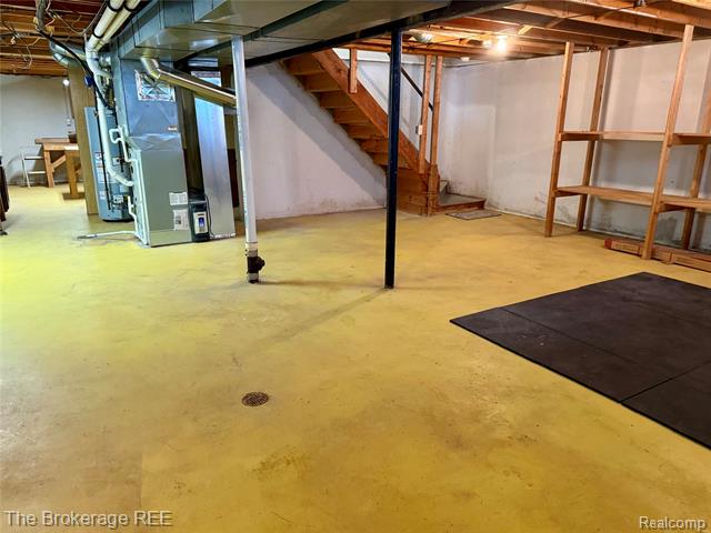 Builiding view twenty six for 1295 W Fairview, Rochester, MI. 48306