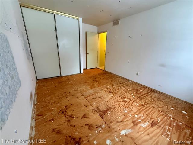 Builiding view twenty three for 1295 W Fairview, Rochester, MI. 48306