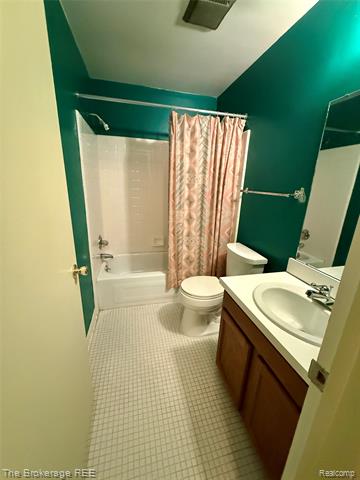 Builiding view twenty two for 1295 W Fairview, Rochester, MI. 48306