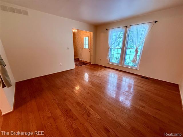 Builiding view two for 1295 W Fairview, Rochester, MI. 48306