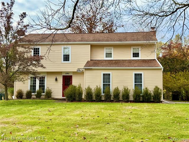 front view for 1295 W Fairview Ln, Rochester, Mi. 48306