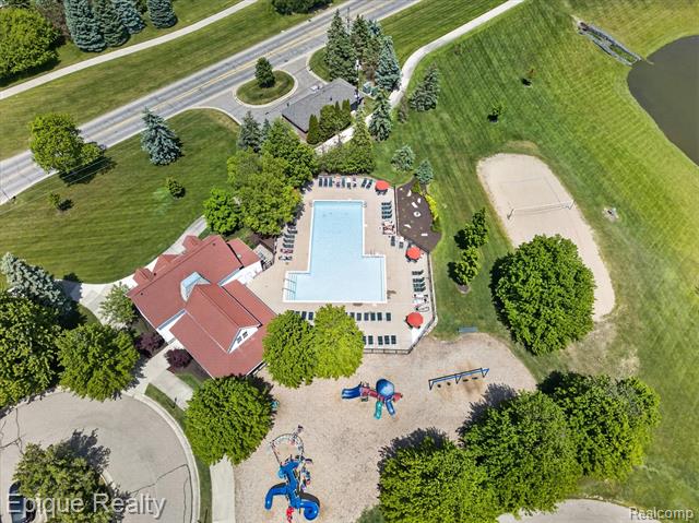 Builiding view fifty six for 760 Caribou, Rochester, MI. 48307