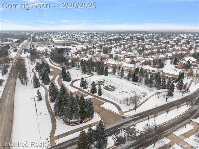 Builiding view seventy for 1908 Beaver Creek, Rochester, MI. 48307