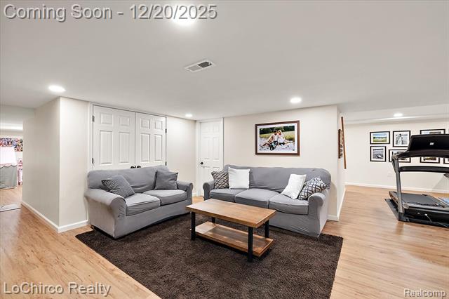 Builiding view sixty for 1908 Beaver Creek, Rochester, MI. 48307