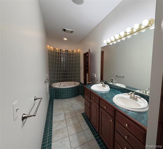 Builiding view fourteen for 1143 Brewster, Rochester, MI. 48306